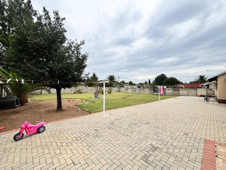 4 Bedroom Property for Sale in La Hoff North West